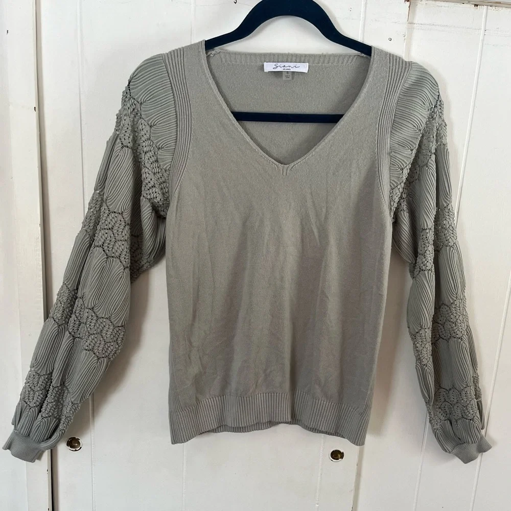 Sioni Milano Gray Pleated V-Neck Woman’s Sweater With Lacey Textured Sleeves - Picture 1 of 8